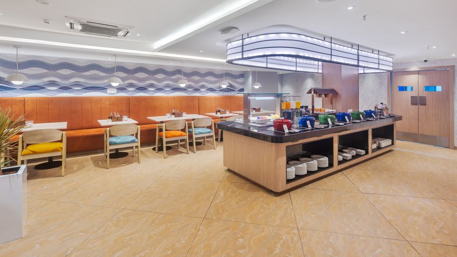 Holiday Inn Express & Suites Vijayawada Restaurant