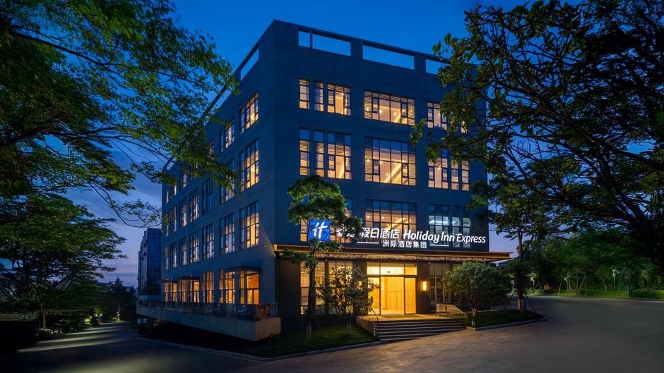 Holiday Inn Exp Horti Expo Garden Exterior