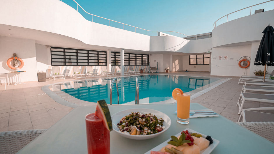 Holiday Inn Abu Dhabi Pool