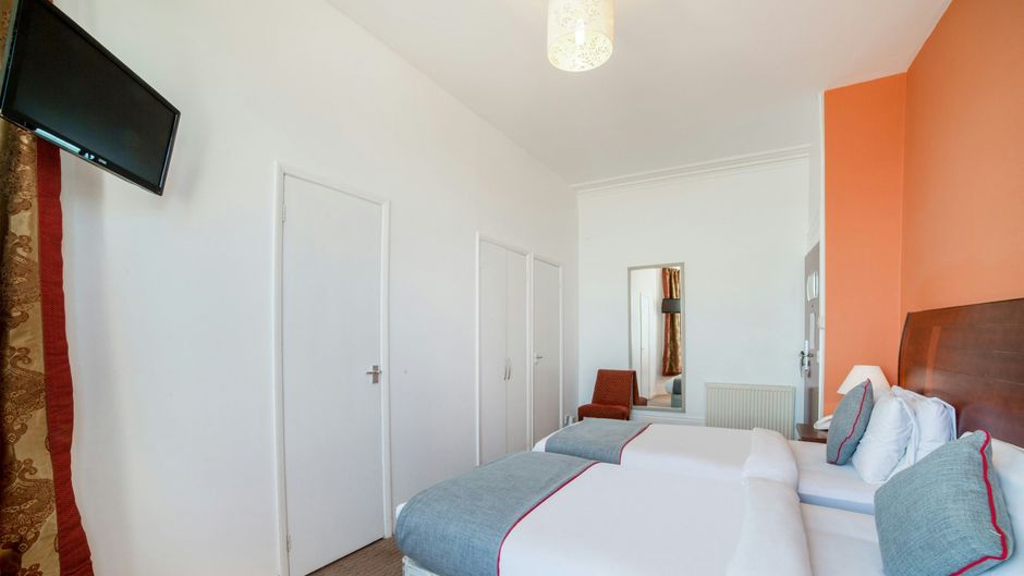 OYO The Strand Hotel Room