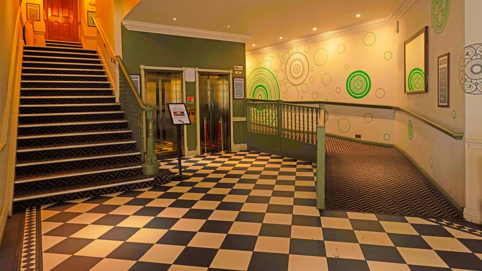Bristol Grand Hotel By Sunday Lobby
