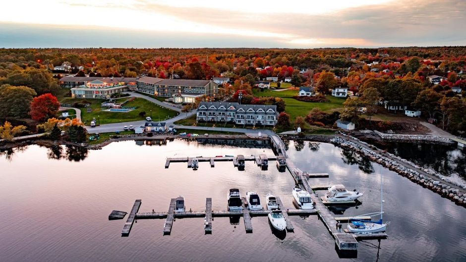 Oak Island Resort & Conference Centre Exterior
