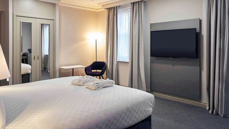 Exeter Rougemont Hotel Room