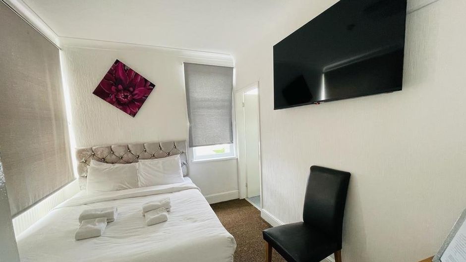OYO Star Hotel, South Leicester Room