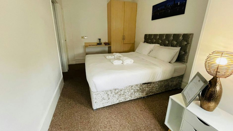 OYO Star Hotel, South Leicester Room