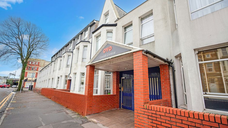 OYO Flagship Cardiff Central Exterior