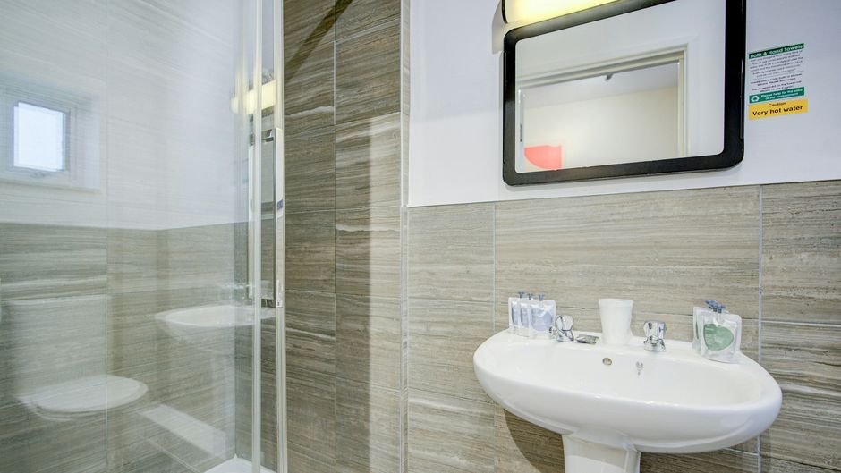 OYO Flagship Cardiff Central Room