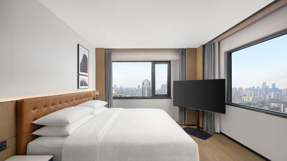 Four Points Chongqing Yuzhong Peninsula Suite
