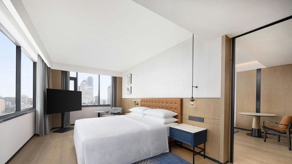 Four Points Chongqing Yuzhong Peninsula Suite