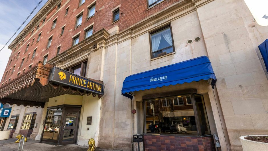 Prince Arthur Waterfront Hotel & Suites Exterior