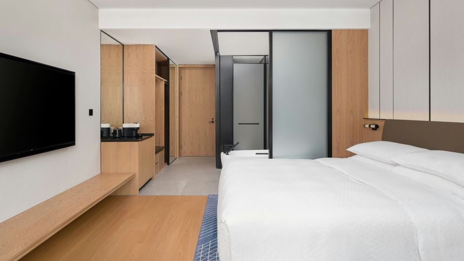 Four Points Sheraton Qingtian Room