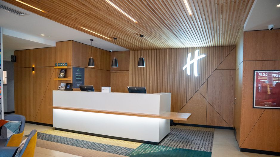 Holiday Inn London – Whitechapel Exterior