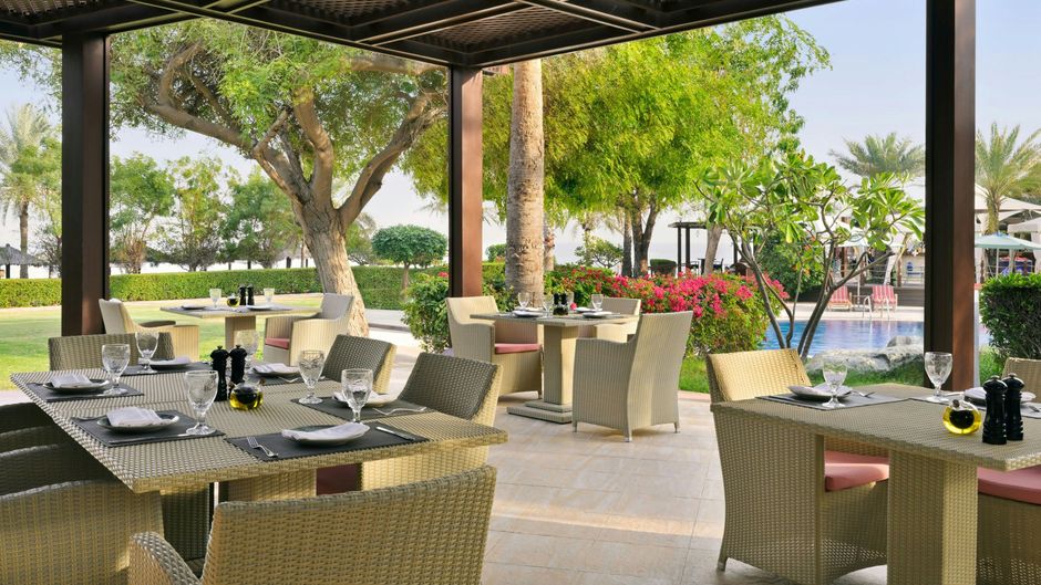 Le Meridien Al Aqah Beach Resort Restaurant