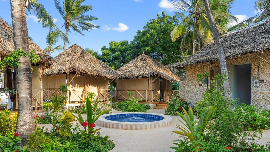 PrideInn Flamingo Beach Resort & Spa Exterior