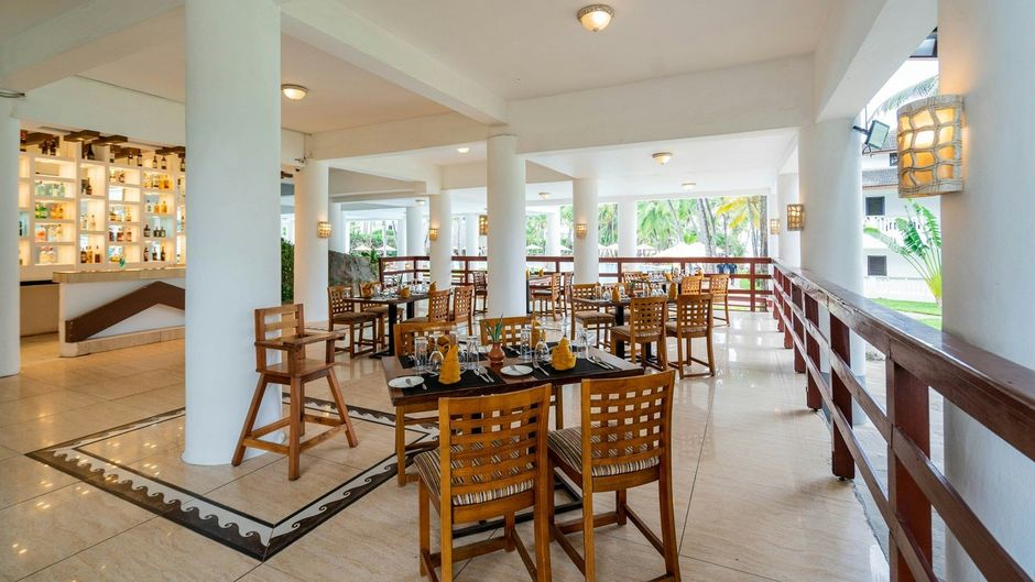 PrideInn Flamingo Beach Resort & Spa Restaurant