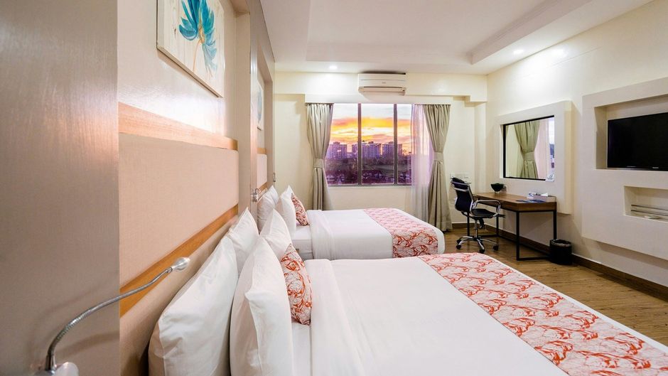 PrideInn Plaza Hotel & Conference Center Room