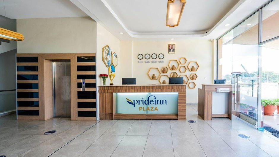 PrideInn Plaza Hotel & Conference Center Lobby