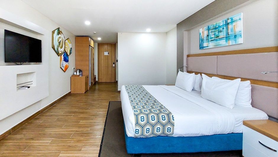 PrideInn Plaza Hotel & Conference Center Room