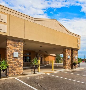 Crossroad Hotel & Event Center