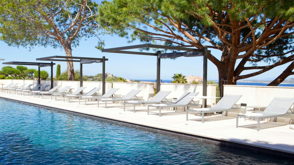 La Villa Pool