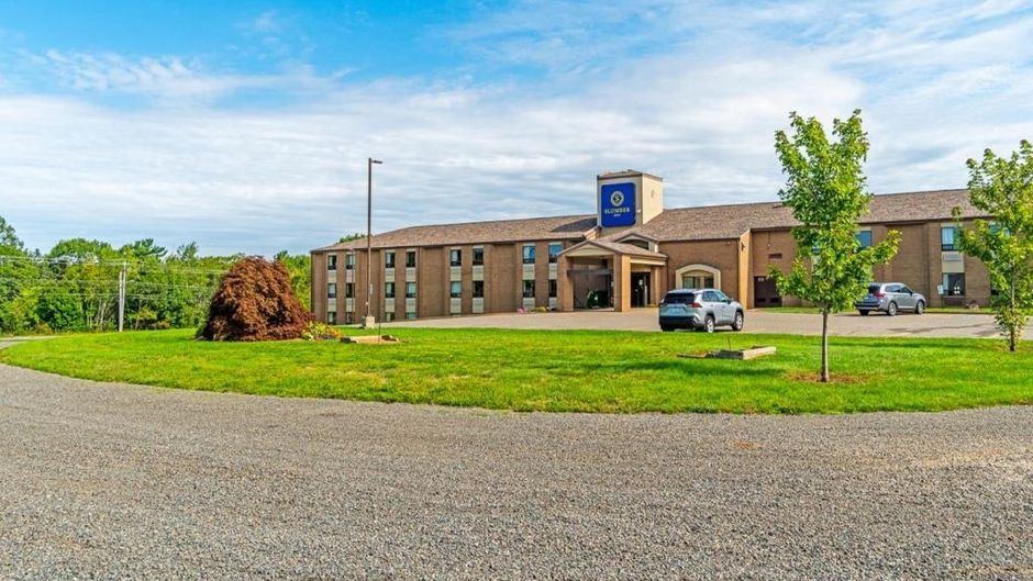 Slumber Inn Exterior