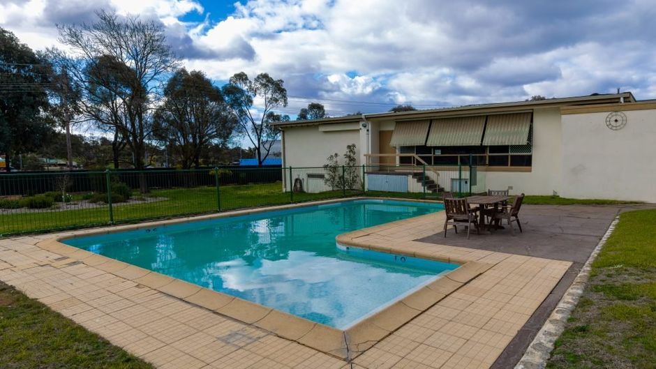 Golden Hills Motel Pool