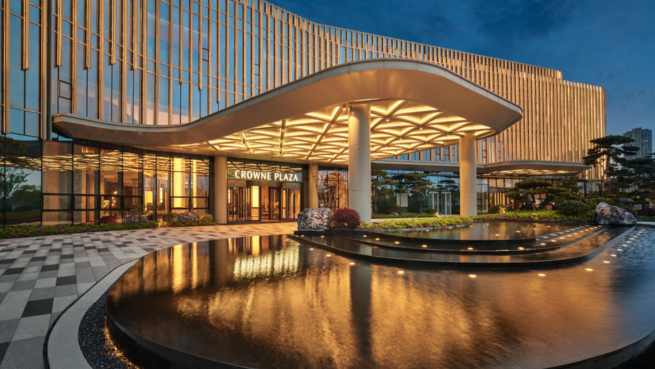 Crowne Plaza Shaoxing Binhai New Area Exterior