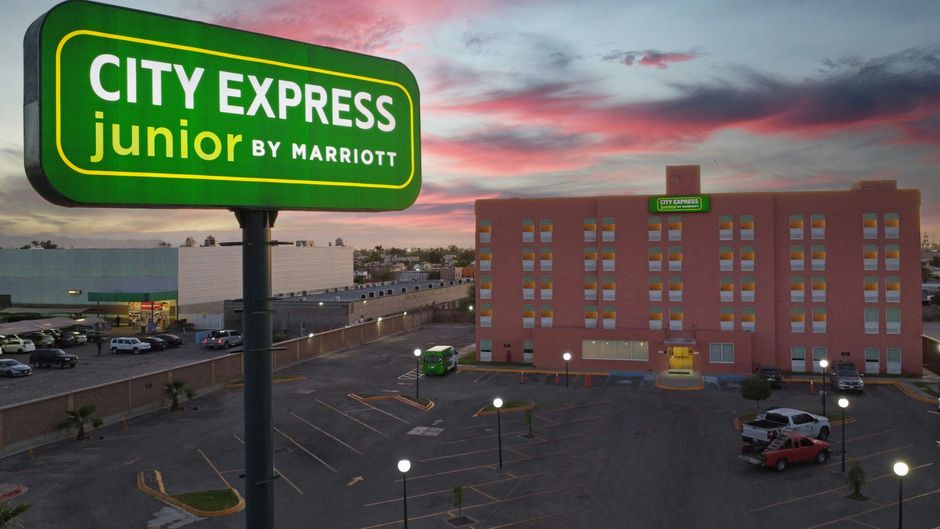 City Express Junior by Marriott Exterior