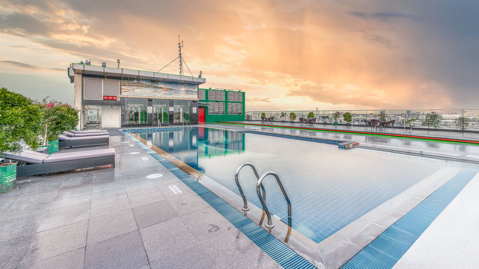 Holiday Inn Dhaka City Centre Pool