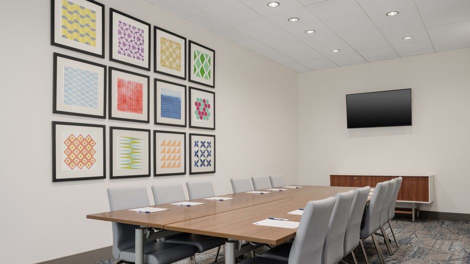 Holiday Inn Express & Suites Victoria Meeting