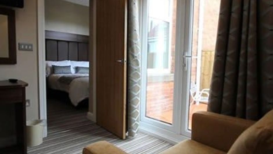 Twin Oaks Hotel Suite