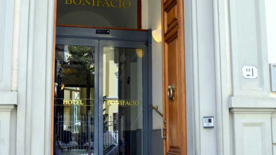 Hotel Bonifacio Exterior