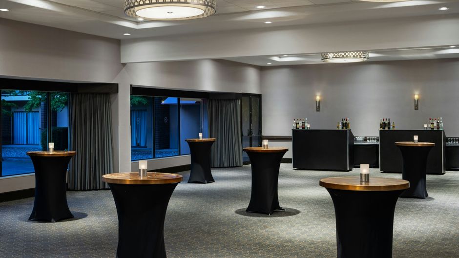 Sheraton Vancouver Airport Hotel Lobby