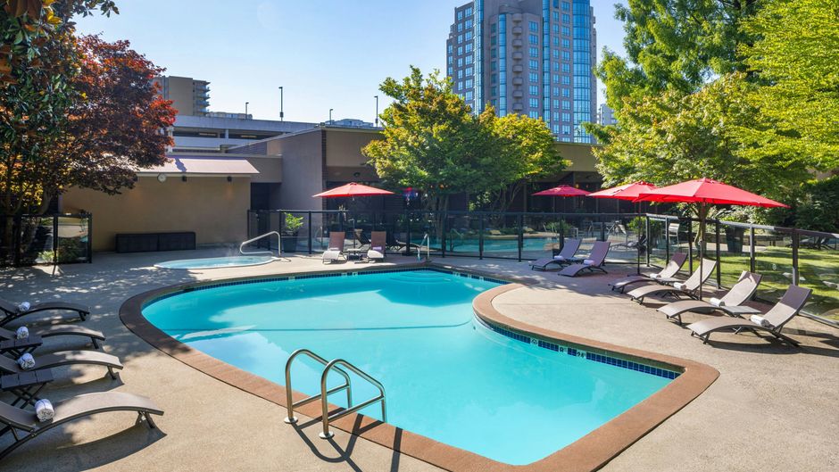 Sheraton Vancouver Airport Hotel Pool