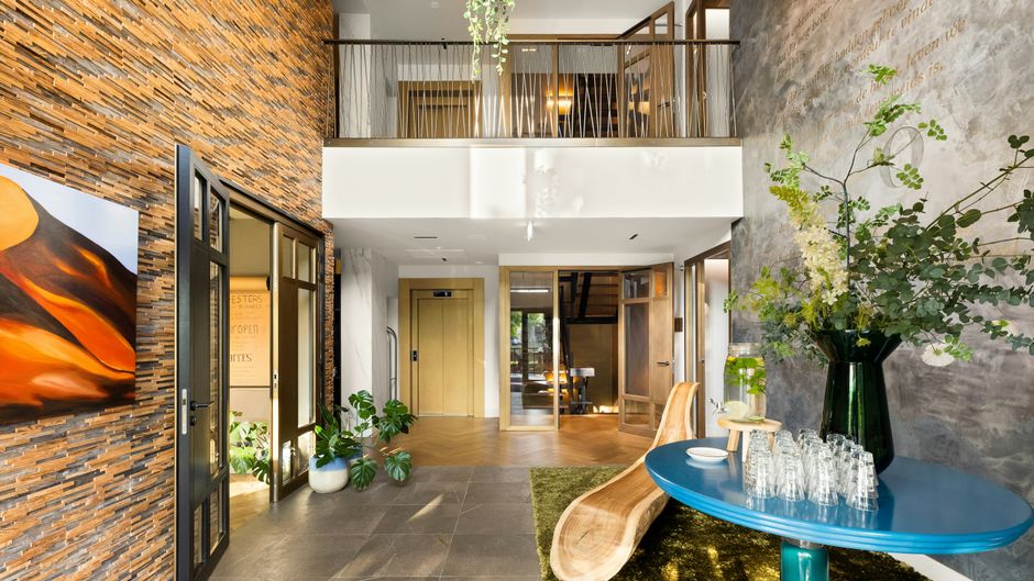 Cityhotel Wood Exterior