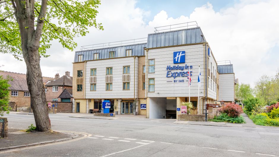 Holiday Inn Express Windsor Exterior