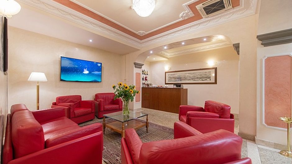 Diana Park Hotel Lobby