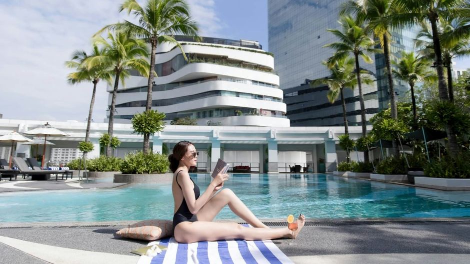 Emporium Suites by Chatrium Pool