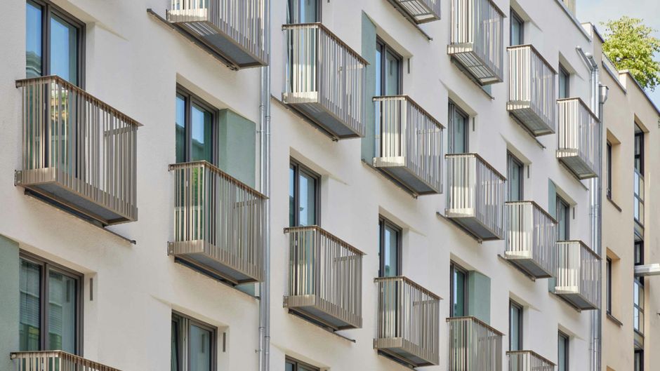 Schwan Locke Exterior