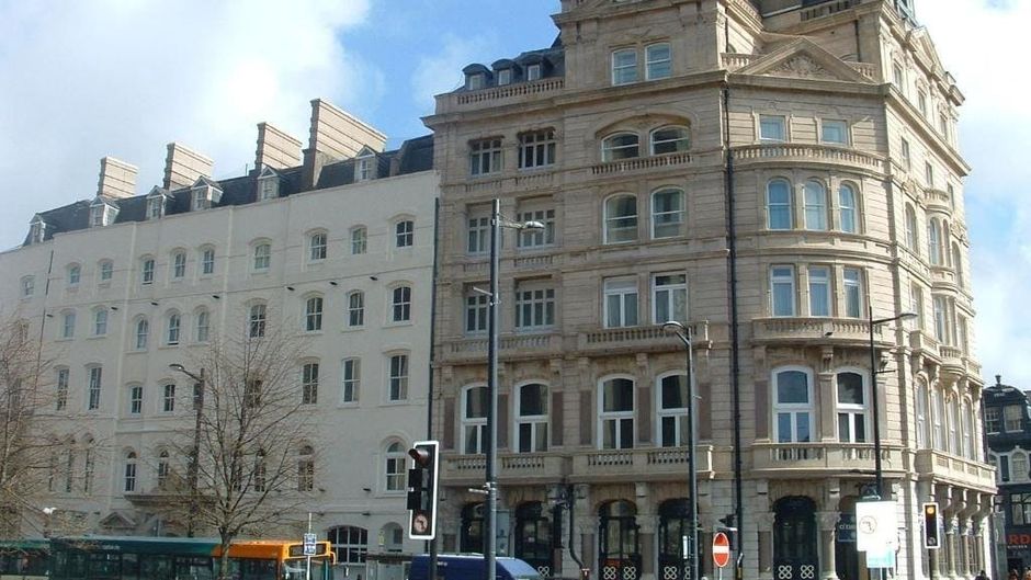 Royal Victoria Hotel Exterior