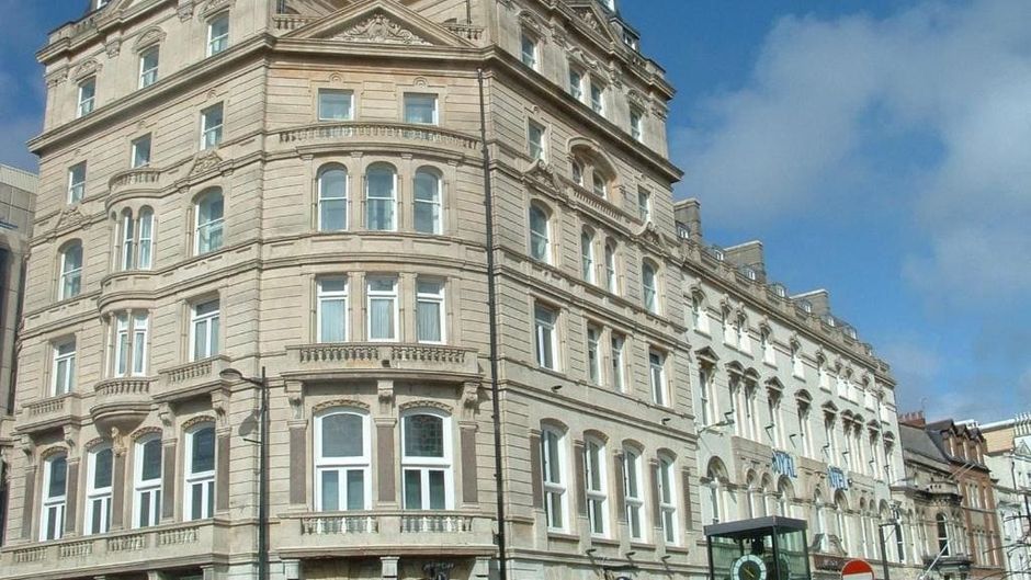 Royal Victoria Hotel Exterior