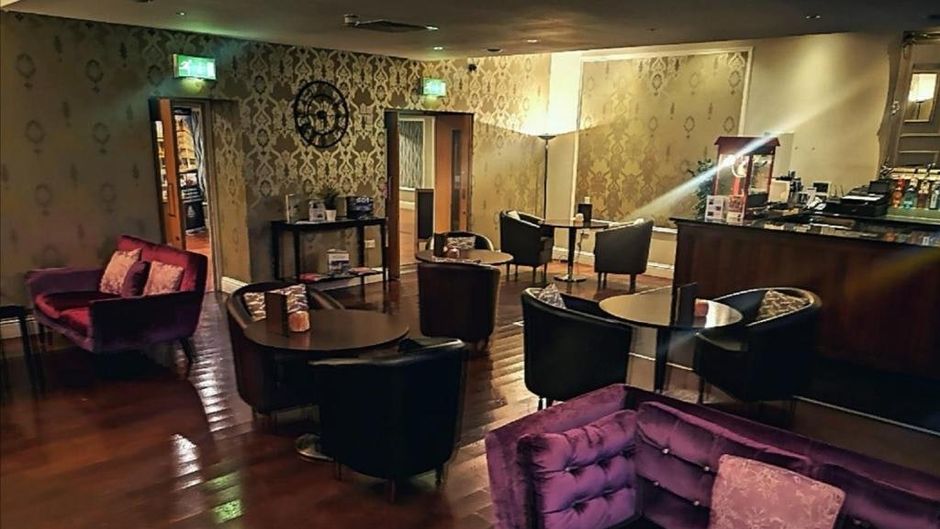 Royal Victoria Hotel Lobby