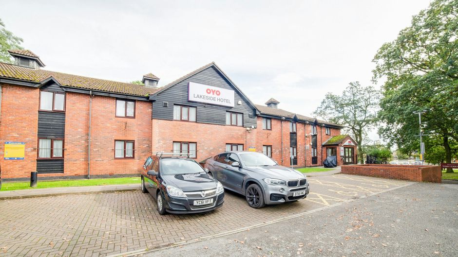 OYO Lakeside Haydock Hotel Exterior