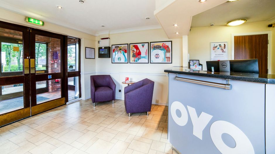OYO Lakeside Haydock Hotel Lobby