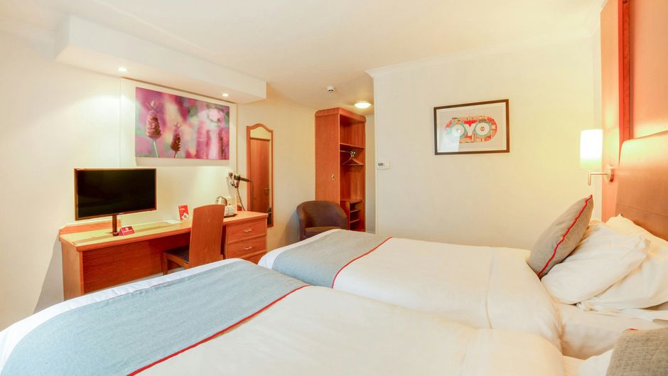 OYO Lakeside Haydock Hotel Room
