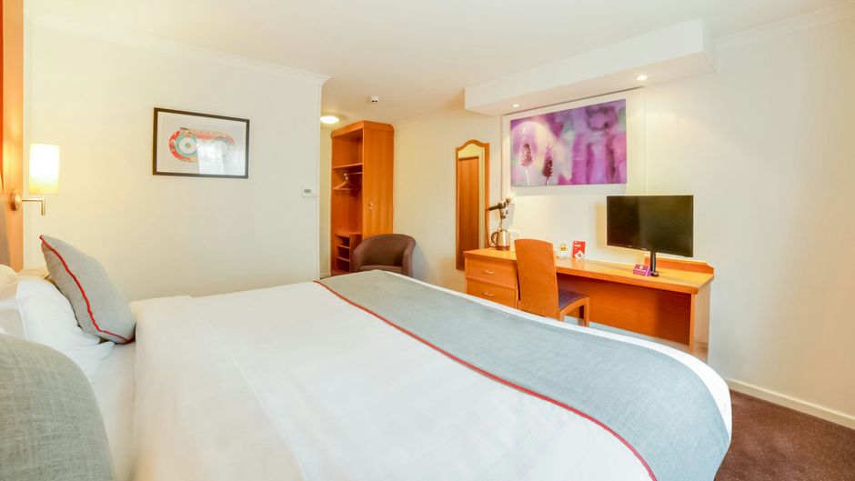 OYO Lakeside Haydock Hotel Room