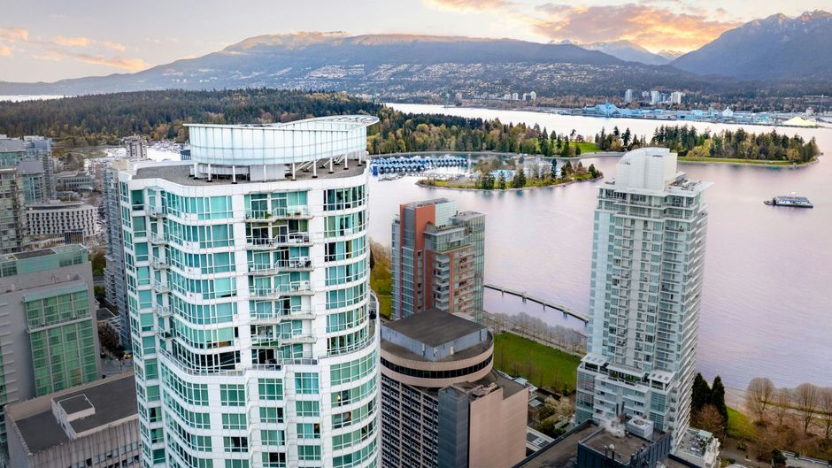 Vancouver Marriott Pinnacle Downtown Exterior