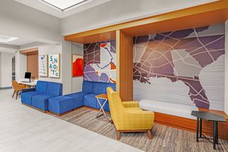 Holiday Inn Express Hotel & Suites