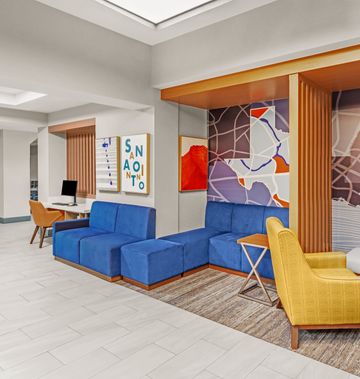 Holiday Inn Express Hotel & Suites