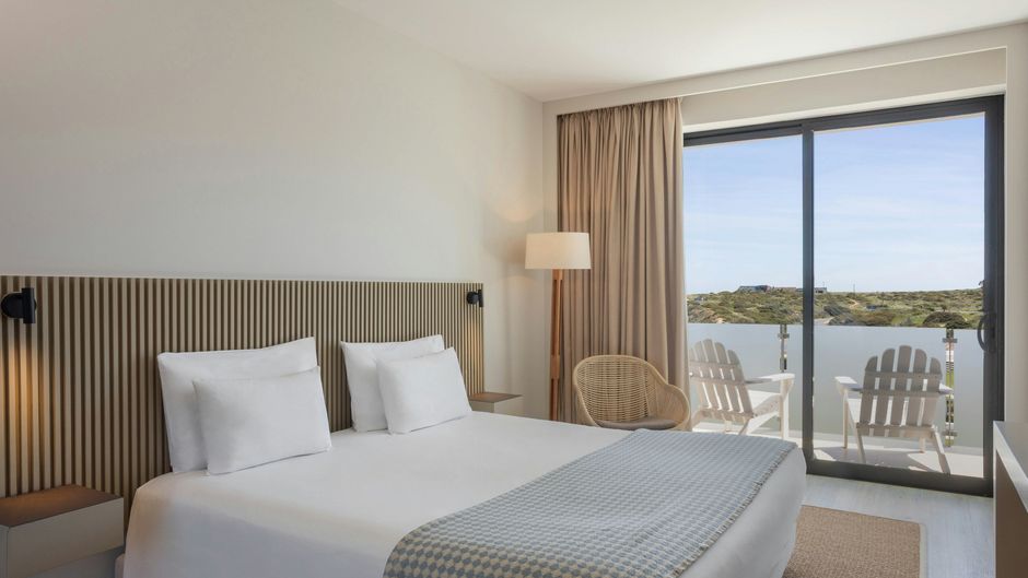 Memmo Baleeira Hotel Room